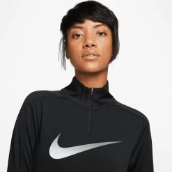 Nike Damen Laufshirt DRI-FIT SWOOSH -Sportbekleidung engelhorn Nike Damen Laufshirt DRI FIT SWOOSH Detailansicht 08 V1078816M v1