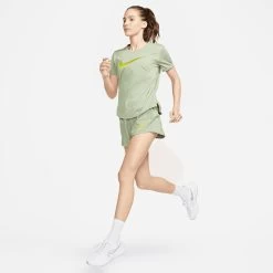 Nike Damen Sportshirt ONE DRI-FIT SWOOSH SS -Sportbekleidung engelhorn Nike Damen Sportshirt ONE DRI FIT SWOOSH SS Detailansicht 05 V1079561I v1