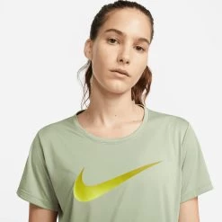 Nike Damen Sportshirt ONE DRI-FIT SWOOSH SS -Sportbekleidung engelhorn Nike Damen Sportshirt ONE DRI FIT SWOOSH SS Detailansicht 08 V1079561I v1