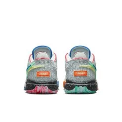 Nike Herren Basketballschuhe LEBRON 20 TRINITY 17 Nike Herren Basketballschuhe LEBRON 20 TRINITY -Sportbekleidung engelhorn Nike Herren Basketballschuhe LEBRON 20 TRINITY Detailansicht 04 V1078373G v1