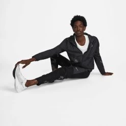 Nike Herren Laufhosen RUN DIVISION PHENOM ELITE FLASH -Sportbekleidung engelhorn Nike Herren Laufhosen RUN DIVISION PHENOM ELITE FLASH Detailansicht 05 V1077385P v1