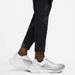 Nike Herren Laufhosen RUN DIVISION PHENOM ELITE FLASH -Sportbekleidung engelhorn Nike Herren Laufhosen RUN DIVISION PHENOM ELITE FLASH Detailansicht 08 V1077385P v1