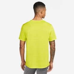 Nike Herren Laufshirt DRI-FIT MILER -Sportbekleidung engelhorn Nike Herren Laufshirt DRI FIT MILER Detailansicht 06 V1079566I v1