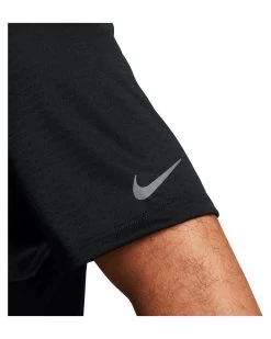 Nike Herren Laufshirt RUN DIVISION RISE 365 -Sportbekleidung engelhorn Nike Herren Laufshirt RUN DIVISION RISE 365 Detailansicht 09 V1076599R v1