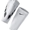 Nike Herren Schienbeinschützer Guard Lock Elite Sleeve -Sportbekleidung engelhorn Nike Herren Schienbeinschuetzer Guard Lock Elite Sleeve Vorderansicht V1003517Y v1