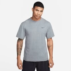 Nike Herren Trainingsshirt Dri-FIT UV HYVERSE -Sportbekleidung engelhorn Nike Herren Trainingsshirt Dri FIT UV HYVERSE Detailansicht 05 V1078183R v1