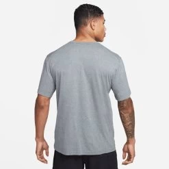 Nike Herren Trainingsshirt Dri-FIT UV HYVERSE -Sportbekleidung engelhorn Nike Herren Trainingsshirt Dri FIT UV HYVERSE Detailansicht 06 V1078183R v1