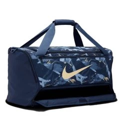 Nike Sporttasche BRASILIA 9,5 DUFFLE 13 Nike Sporttasche BRASILIA 9,5 DUFFLE -Sportbekleidung engelhorn Nike Sporttasche BRASILIA 95 DUFFLE Detailansicht 02 V1078826C v1