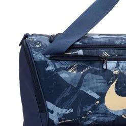 Nike Sporttasche BRASILIA 9,5 DUFFLE 15 Nike Sporttasche BRASILIA 9,5 DUFFLE -Sportbekleidung engelhorn Nike Sporttasche BRASILIA 95 DUFFLE Detailansicht 04 V1078826C v1