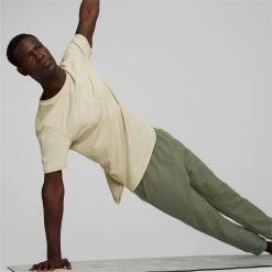 Puma Herren Trainings-T-Shirt M STUDIO YOGINI LITE MESH TEE -Sportbekleidung engelhorn Puma Herren Trainings T Shirt M STUDIO YOGINI LITE MESH TEE Detailansicht 05 V1078814W v1