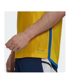 Adidas Performance Fußballtrikot SCHWEDEN WM 22/23 Heimspiel REPLICA 15 Adidas Performance Fußballtrikot SCHWEDEN WM 22/23 Heimspiel REPLICA -Sportbekleidung engelhorn partner adidas Performance Fussballtrikot SCHWEDEN WM 2223 Heimspiel REPLICA Detailansicht 02 V1075574M v1
